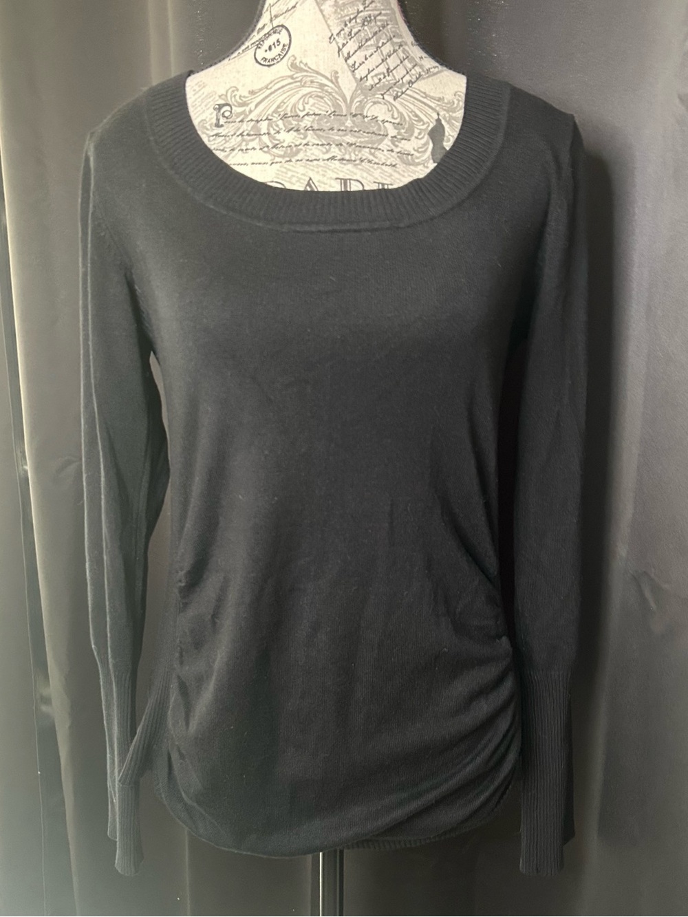 Women’s Scoop Neck Sweater (L)